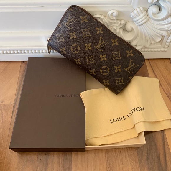SOLD 🚫 Louis Vuitton Monogram Zipper Wallet - Picture 2 of 7